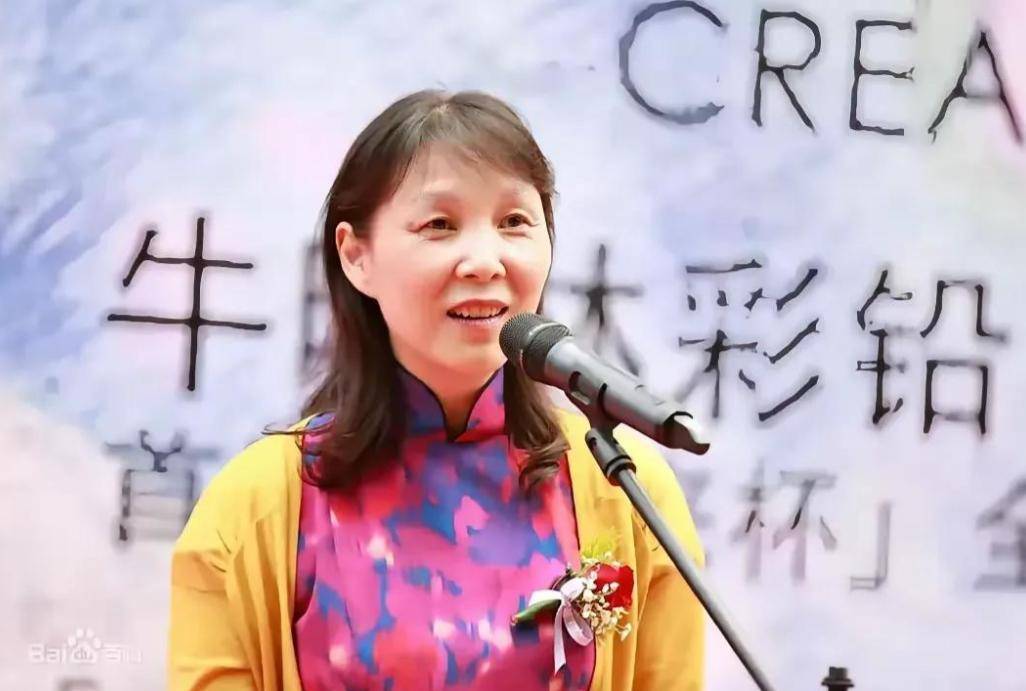 杜建英大学旧照曝光，难怪能上位！两儿子名字暗藏深意，手握股权