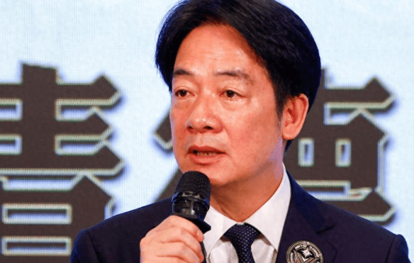 台湾地区罕见一幕，美军少将入岛，赖清德得意洋洋，台海风雨欲来