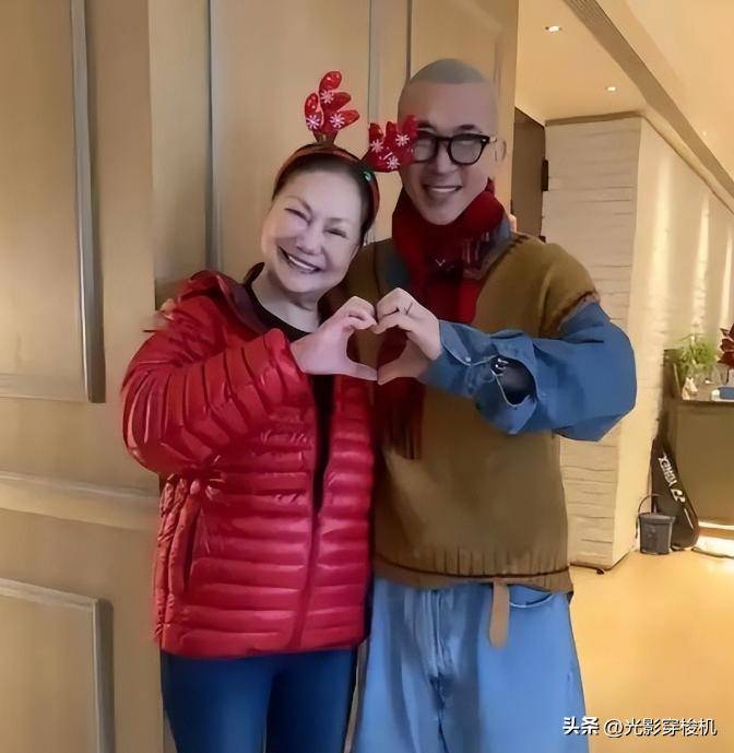 S妈再发文成笑柄，小S全家旅游不带亲妈，马筱梅获赞好继母
