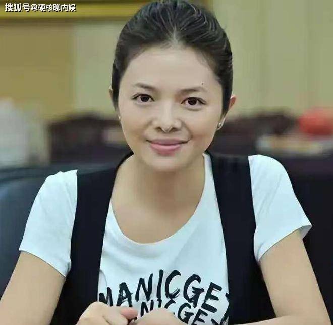 55岁前央视主持人文清被偶遇，发福太多变化大，回老家生活朴实！