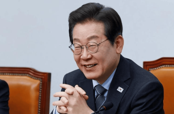 自作孽不可活！特朗普没高兴两天，5国统一战线，要“划下红线”