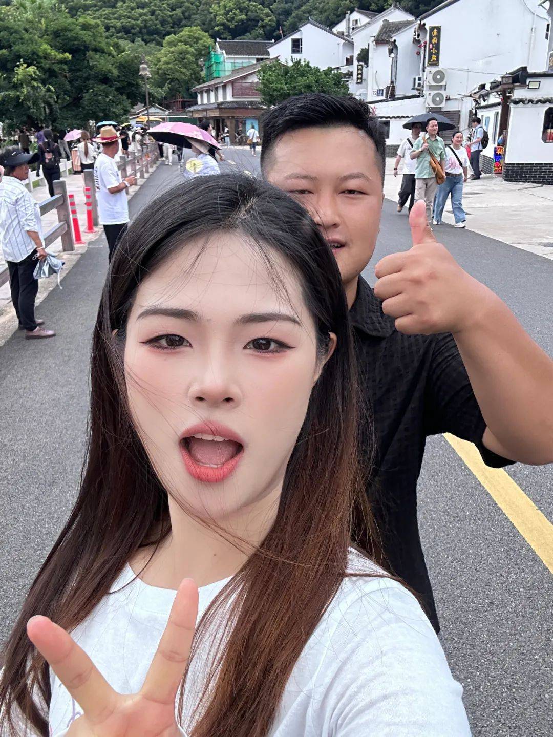 白天开粪车，晚上开奔驰！95后“掏二代”的一句话，让网友破防了