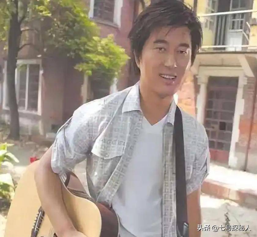 被丈夫满文军送进监狱，囚禁256天的李俐，为何出狱后7年才离婚？