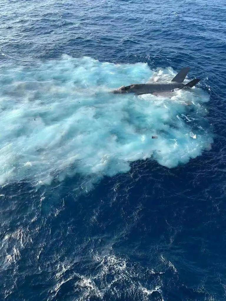 南海坠机后美军损失第二架F-35C，歼-20：“我还没出手你就倒了”