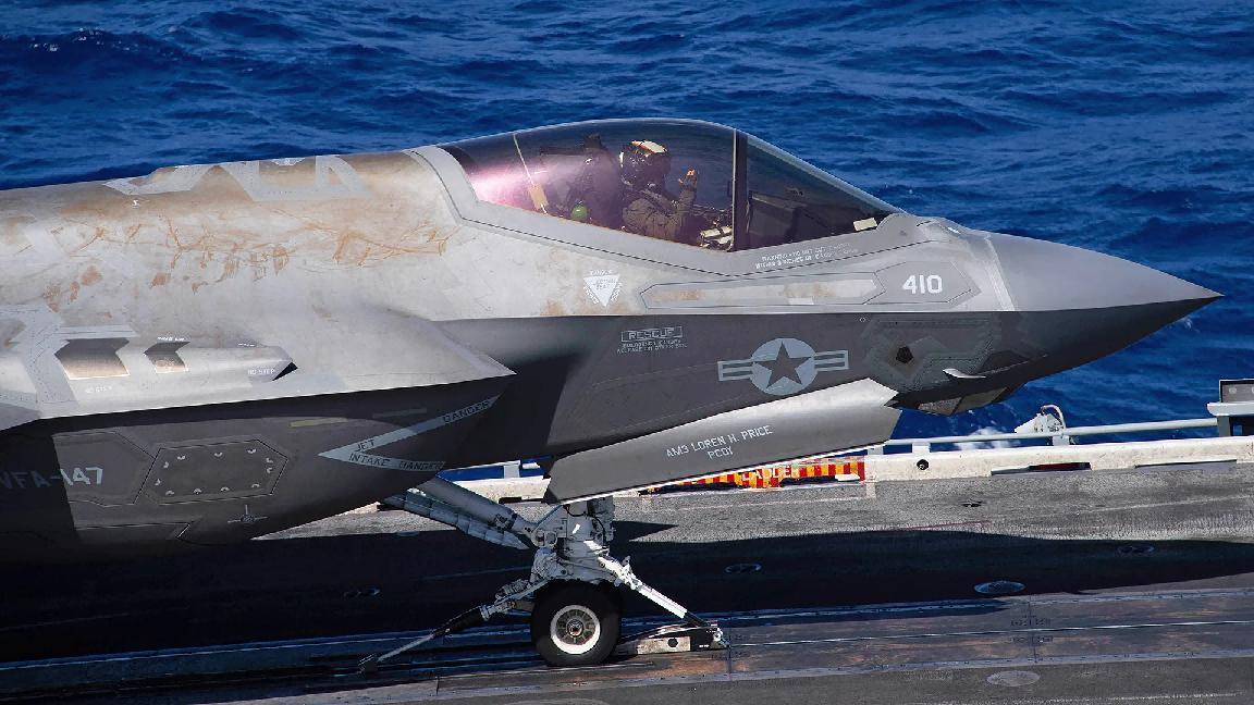 美军尴尬！F-35C锈迹斑斑变废铁，中国歼-35未出场已领先一半
