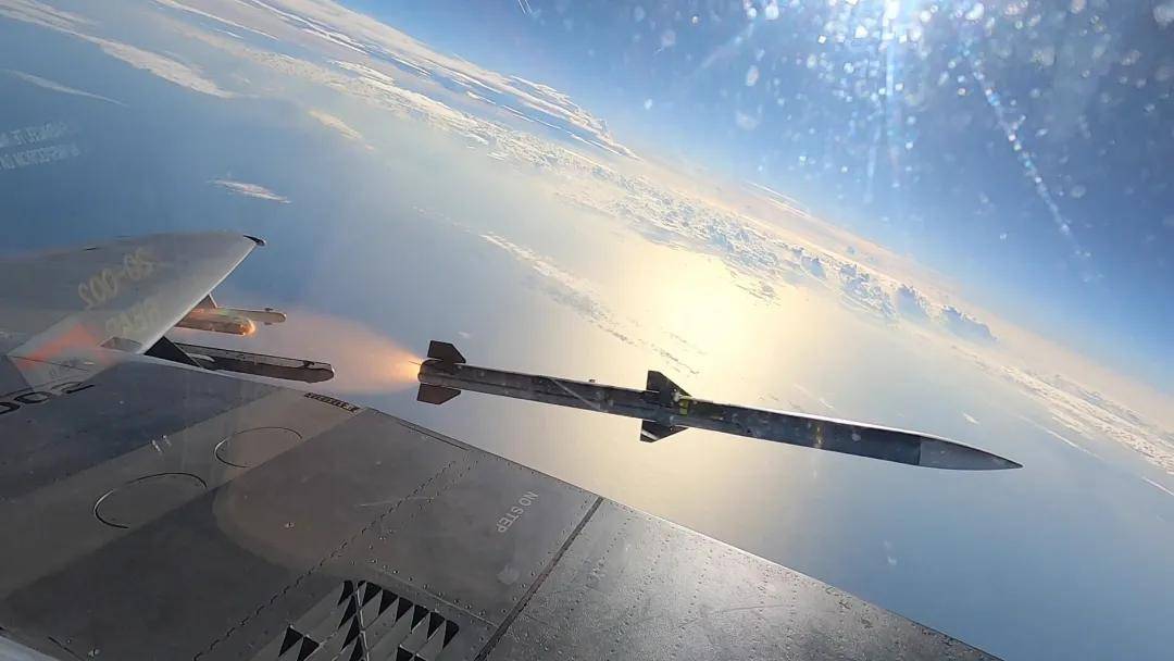 印度“阵风”被击落全赖中国导弹虚标，PL-15E实际射程200公里？