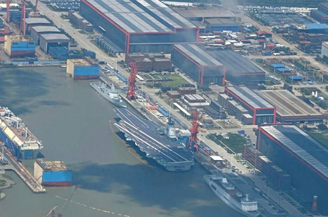 福建舰即将投入使用，两大航母军港均可停靠，首选部署地点令人期待！