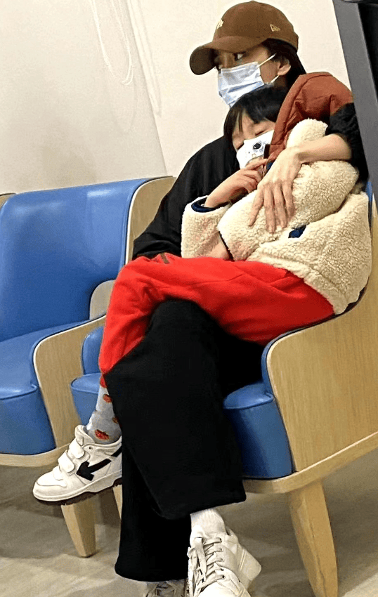 叶柯官宣产子的3个目的，黄晓明真玩不过