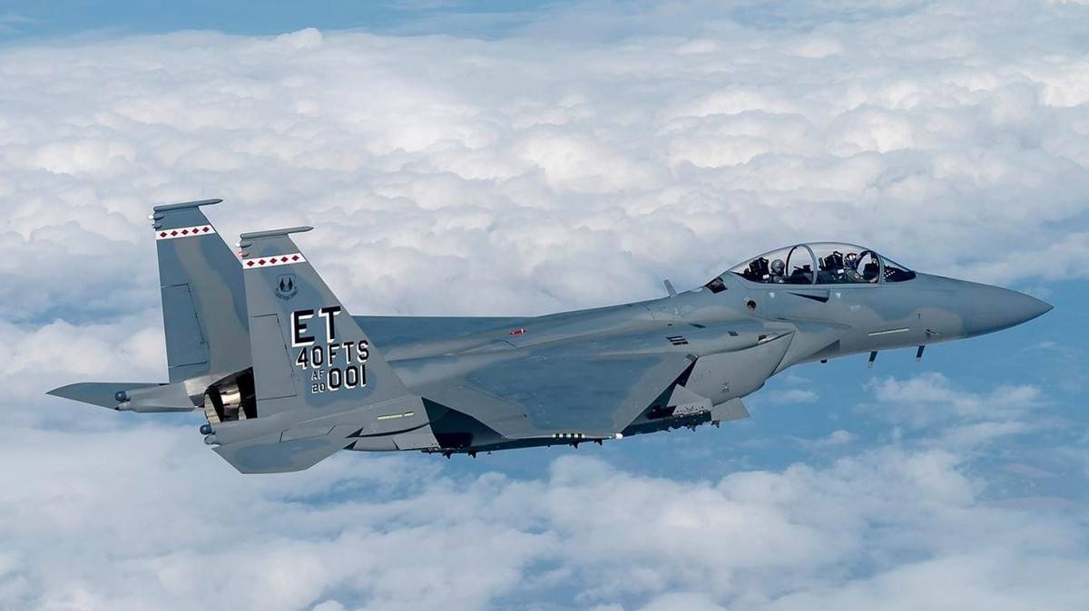 速度惊人！空警-3000第二架原型机已经问世，美军却陷入内耗泥潭，毫无作为？