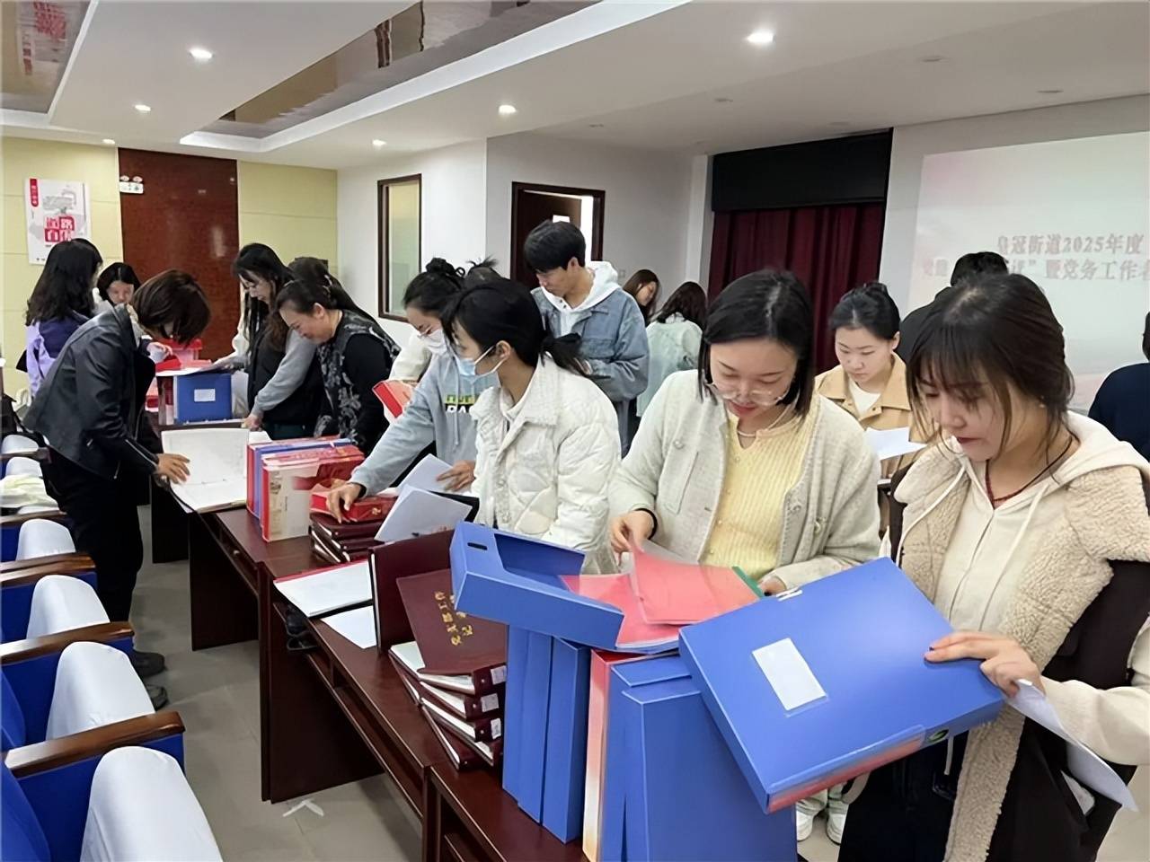 威海经区皇冠街道党工委：“学思练”结合 推进党建培训有“料”有“效”