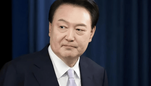 前脚李在明大赦天下，后脚尹锡悦夫妇入狱，韩国现总统有仇必报