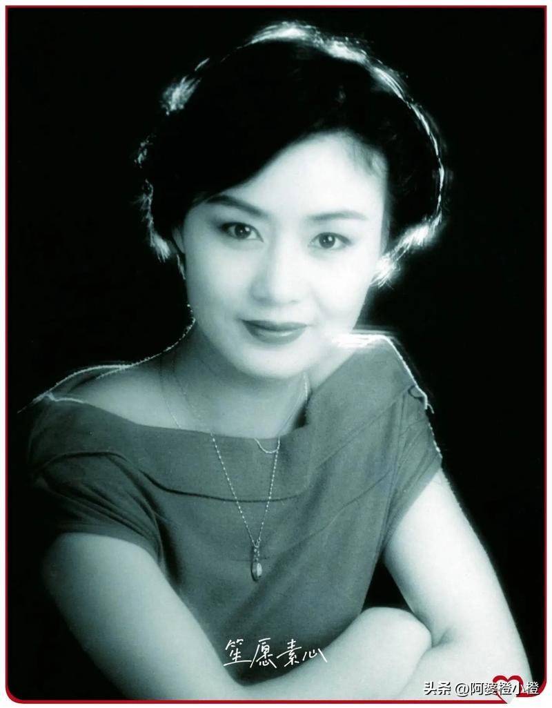 至今未婚未育，身边却有男人陪了近27年！59岁的她才是真人间清醒