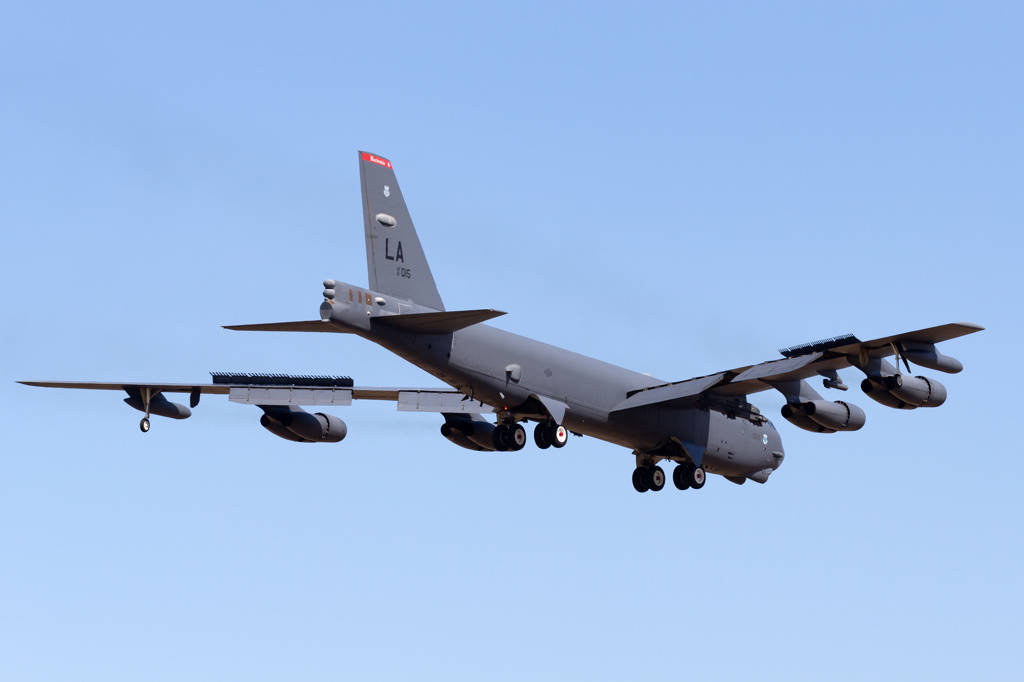 中国导弹家族全方位碾压B-52，从南海到万米高空的死亡罗网