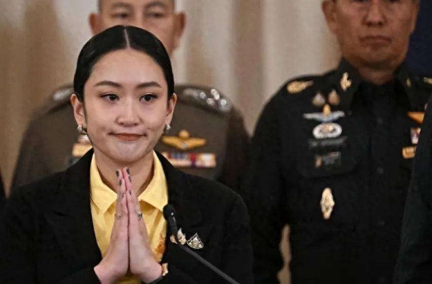 一夜之间，泰国爆发大规模抗议：士兵惨剧急发民众怒火，佩通坦还能回总理之位吗？