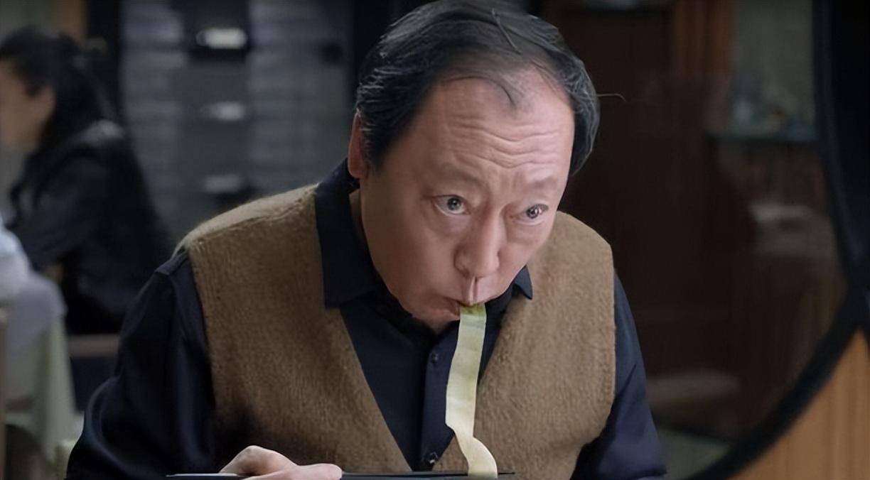 原来她是倪大红妻子，难怪65岁能出演《生万物》，娶个贤妻旺三代