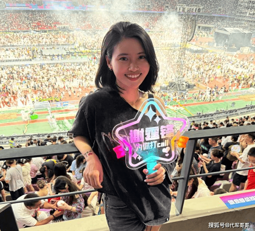 离婚8年，63岁马景涛被小26岁女友曝光恋情，她到底什么来头？