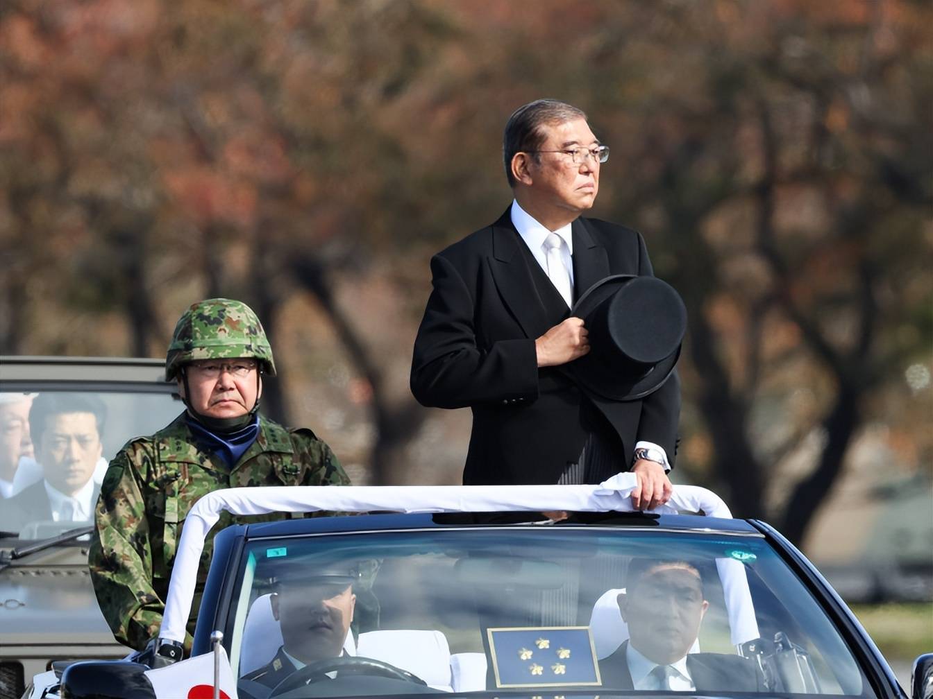 中俄联合舰队逼近日本家门口，石破茂临时改口，打破一个历史惯例