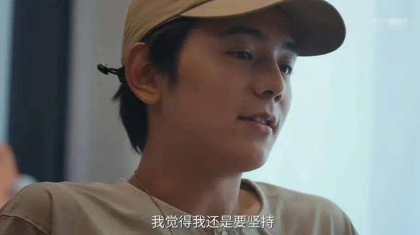 丁真自曝曾遭圈内人歧视，被嘲身上有异味，直言自己像讨饭的