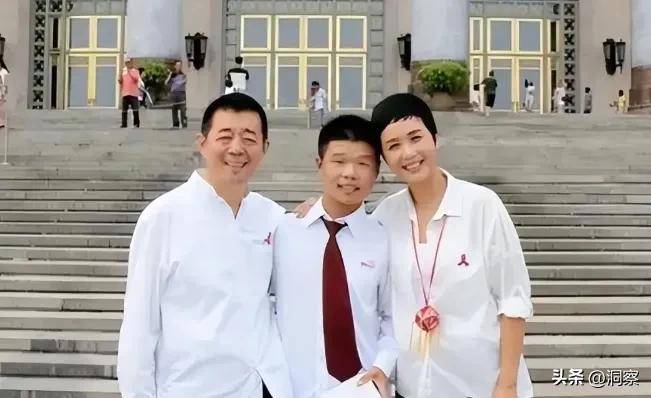 年近60岁蒋雯丽，定居英国，又瘦又老，一代女神也老了！