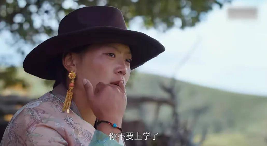 丁真自曝曾遭圈内人歧视，被嘲身上有异味，直言自己像讨饭的