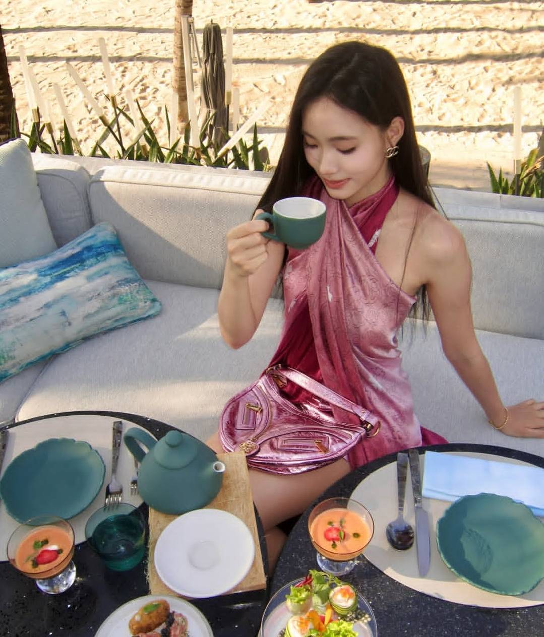 小S二女儿首次公开秀恩爱，男友曾陪游越南海岛，恋情有迹可循