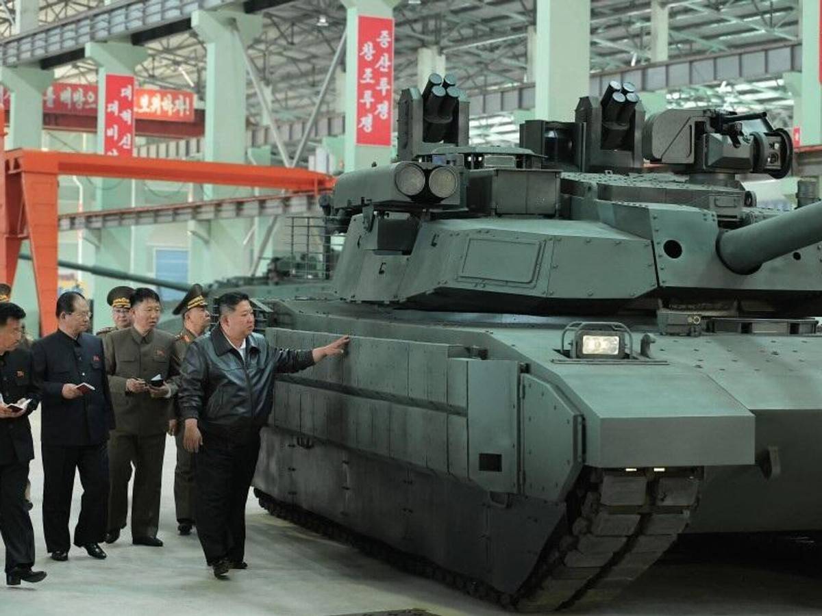 金正恩出席九三阅兵，带来俄罗斯最需要的东西，普京真该谢谢中国！