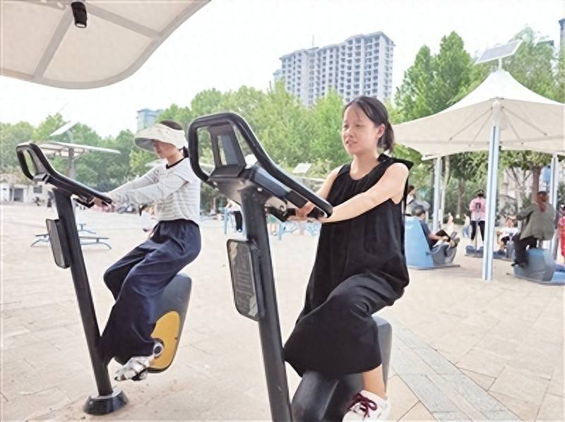 河南宜阳：智能健身器材“上线” 激发群众运动热情