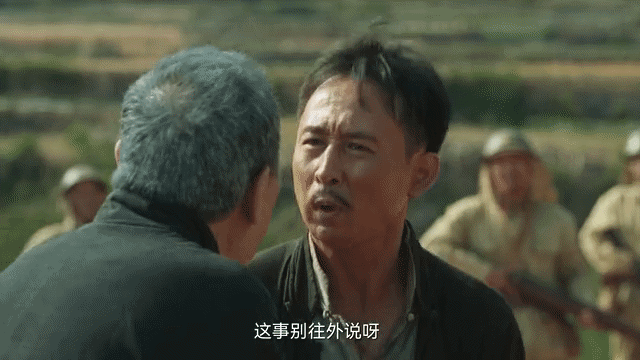 “封腻味”宋家腾大火，戏外老婆肤白貌美颜值高，儿女双全太幸福