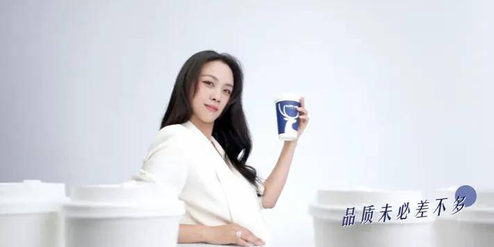 来汤唯回归瑞幸了！！！pg电子中国网站一觉醒(图16)