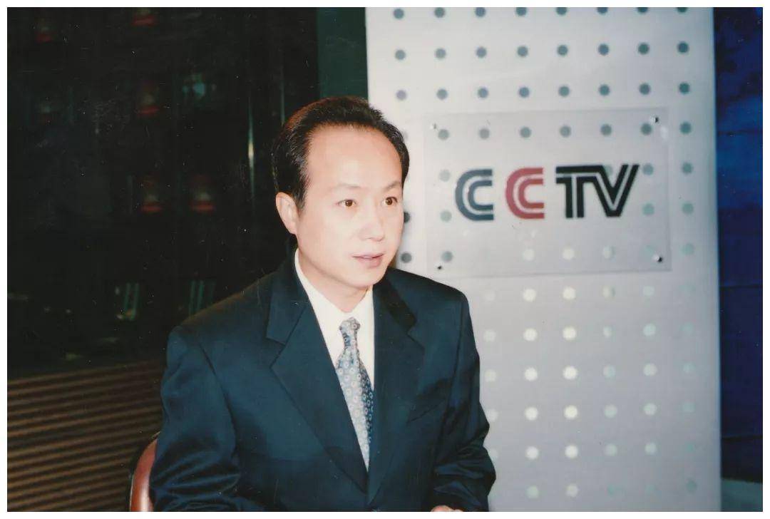 原来他是罗京的儿子14岁时扛起小家母亲再嫁时只提了一个要求