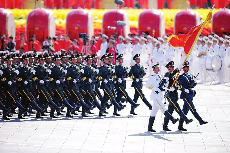一开口就赢了全场！九三阅兵解说员揭晓，原来是他们两位，都是央视知名主持人，颜值才华气质并存