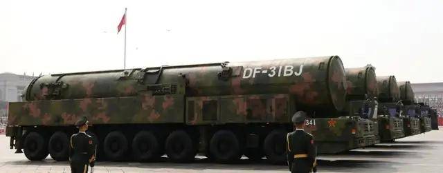 东风31BJ退化为“井射弹”？明明能机动发射，为啥还用发射井？