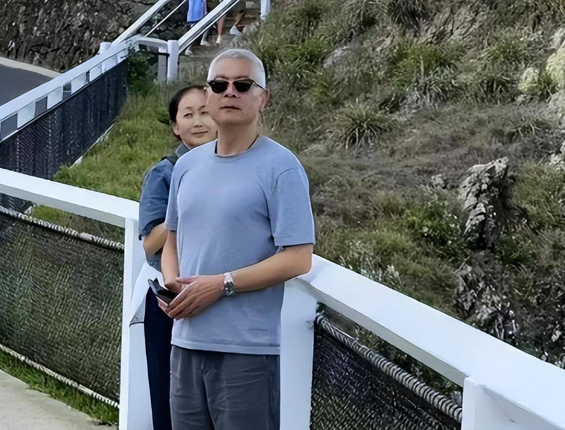 影帝影后“抱团”养老，暧昧23年不婚，谁也没捅破最后一层窗户纸