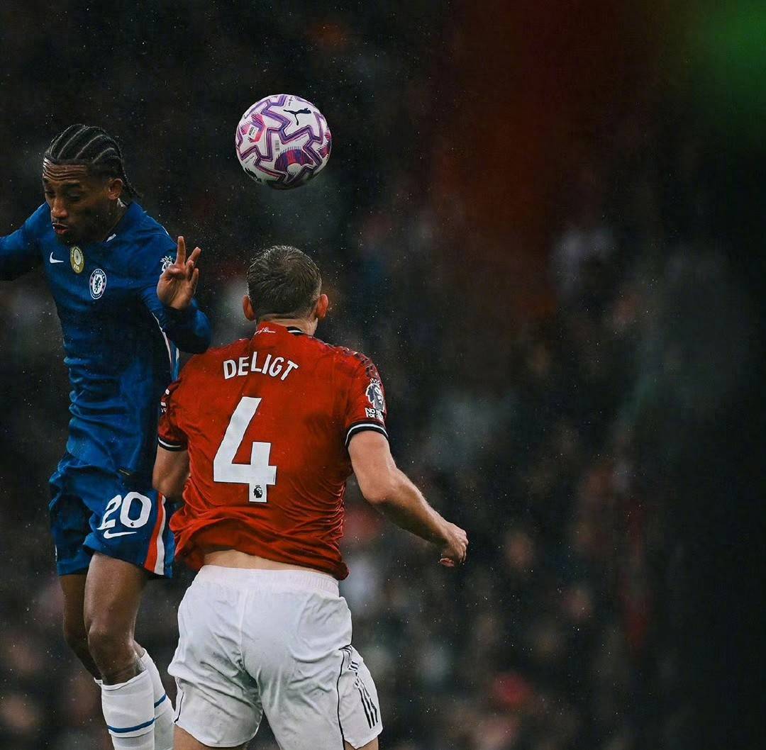 2-1！1-2！英超一夜综述：曼联第二胜利物英格兰足球超级联赛浦领跑切尔西首败！