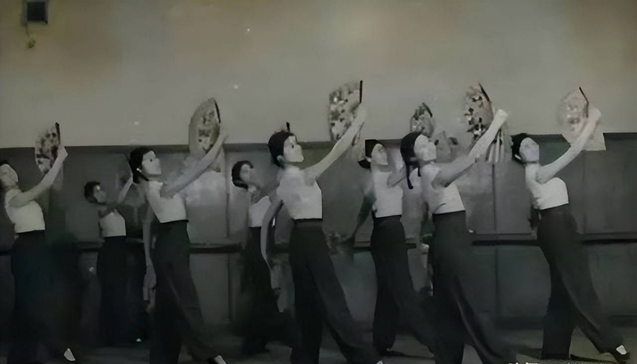 最美明星“刘三姐”：出卖身体103次，敛财76万，枪毙前大喊不服