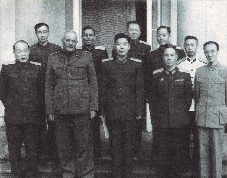 原创             唯一一位迎娶外国妻子的开国将军，两个儿子均未进入政军界