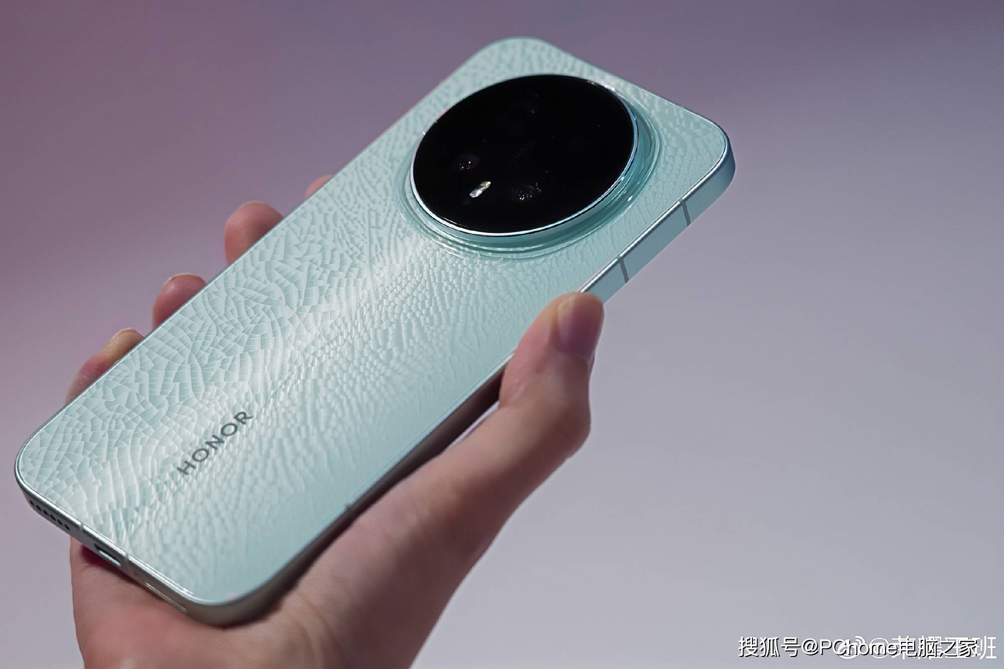 荣耀Magic8外观曝光：后置圆形镜头模组有AI拍照键