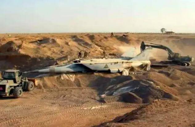 宁可被追打，萨达姆也要将800架战机埋进沙漠，为何？