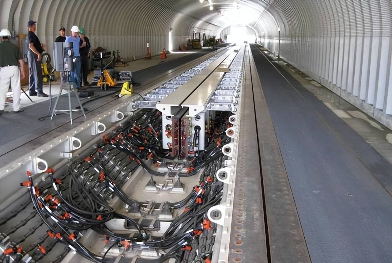 福建舰为啥舍弃蒸汽选电磁？5大优势直接碾压！蒸汽弹射真的很拉