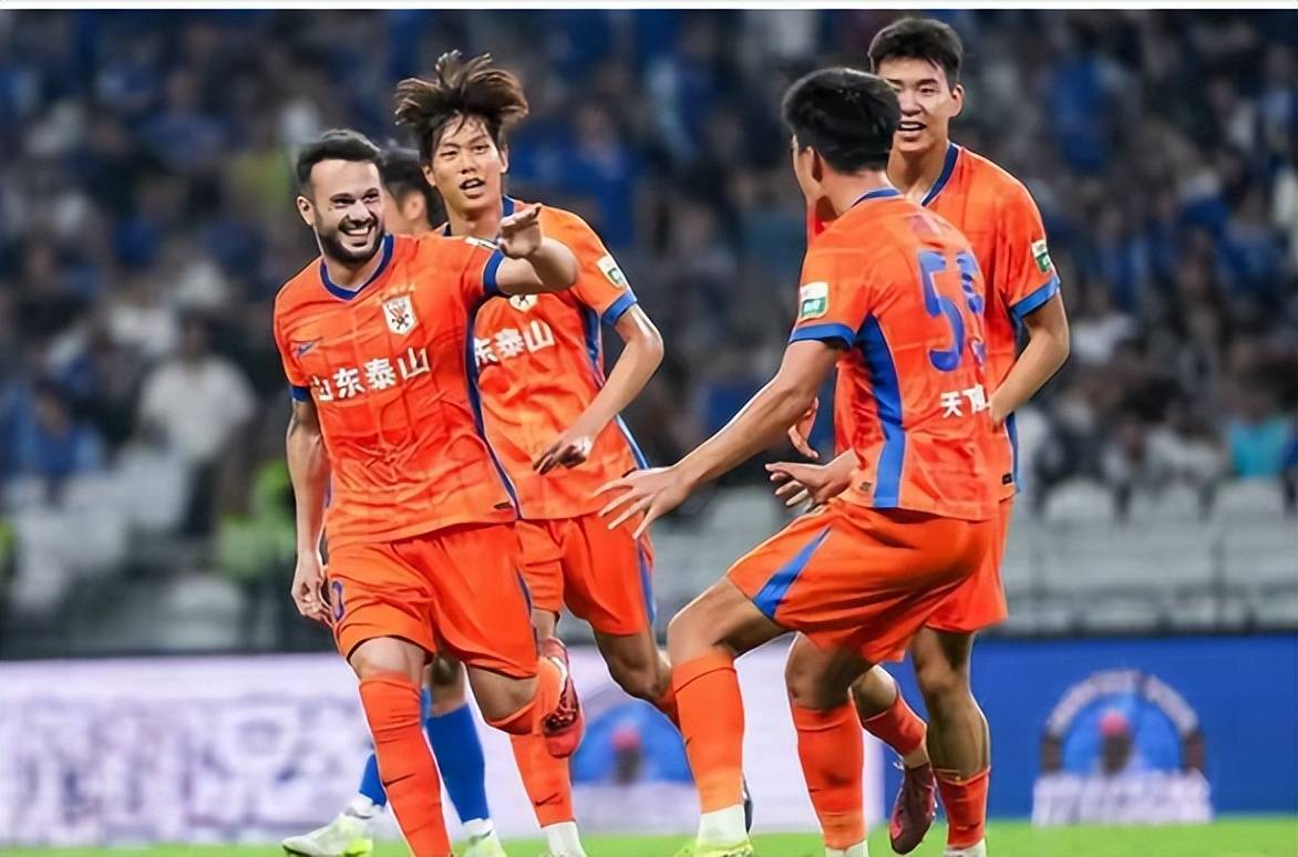 原创             鲁能下赛季要更新换代，一位外租悍将有望回归挑大梁，蒿俊闵后继有人