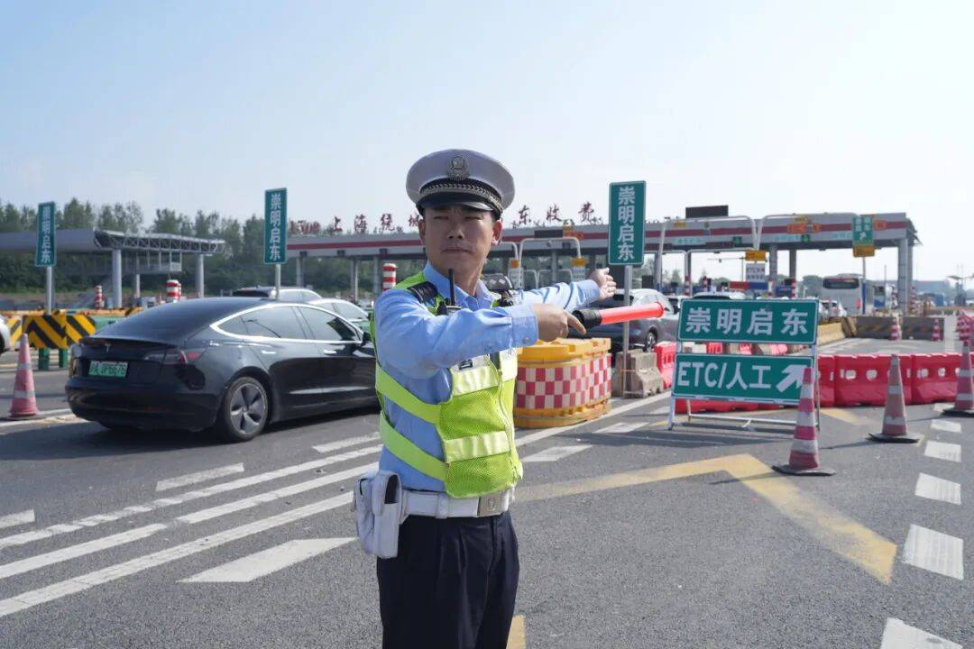 上海这里已经缓行近30小时，预计持续至凌晨！警方预测：出沪高峰日持续3天！