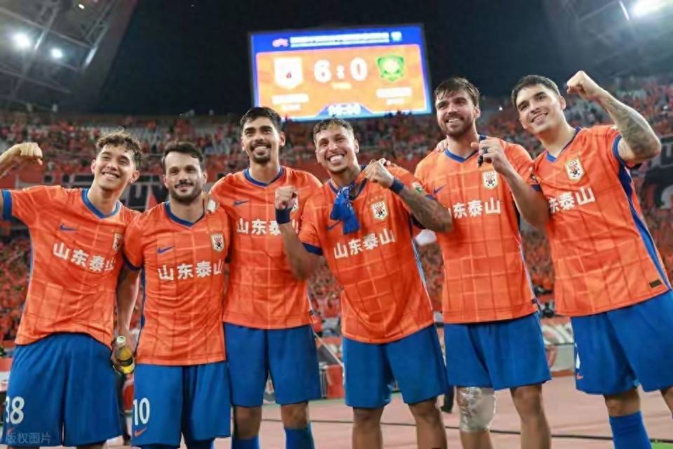 泰山浪费了四年豪阵，管理层屡出昏招葬送了一个王朝，海港抢风头