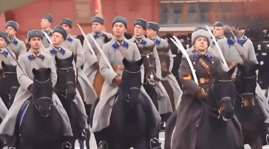 俄军骑兵部队或惨遭团灭,他们偏爱复古战法?