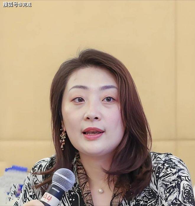 曝宗馥莉辞职原因，娃哈哈新总经理遭深扒，身份果然不简单！