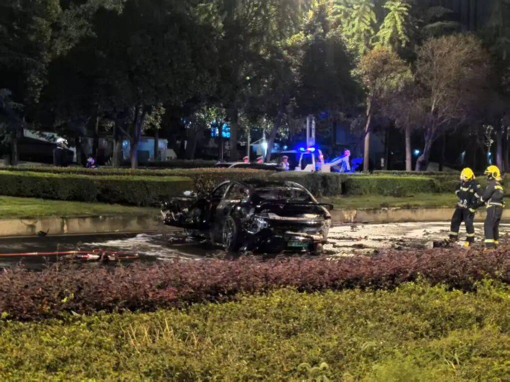 警方通报“小米SU7碰撞后爆燃”：当事人涉嫌酒驾