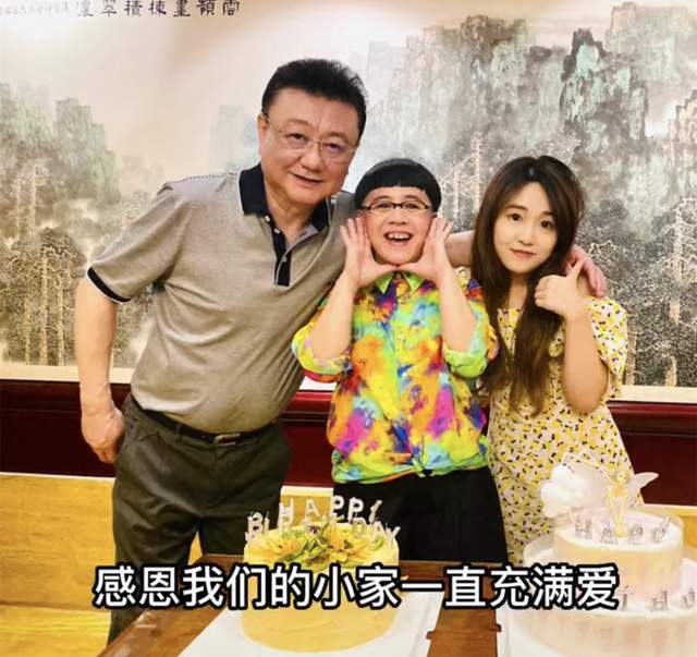 金龟子女儿二胎流产，泪洒直播间却没遭同情，疑频繁直播劳累导致