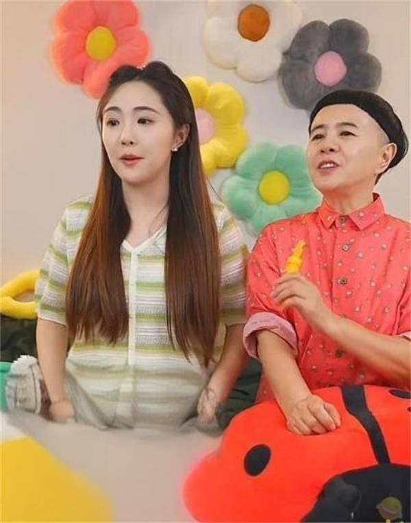金龟子女儿自曝二胎流产，孕期中三个月完成40场直播