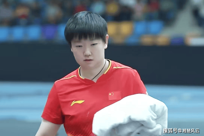 原创             印度亚锦赛女团半决赛，孙颖莎3-1申裕斌，又现奇葩事，屋顶漏水
