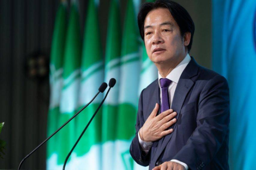 到底支持谁当党主席？最后关头，当着郑丽文的面，洪秀柱说出了自己的答案，信号不简单