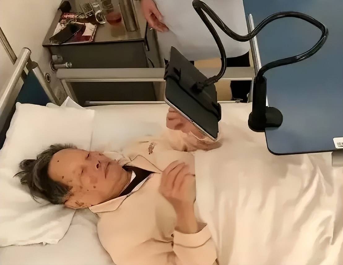 杨振宁因病逝世！刚过完103岁生日，最后一次亮相是为妻子庆生